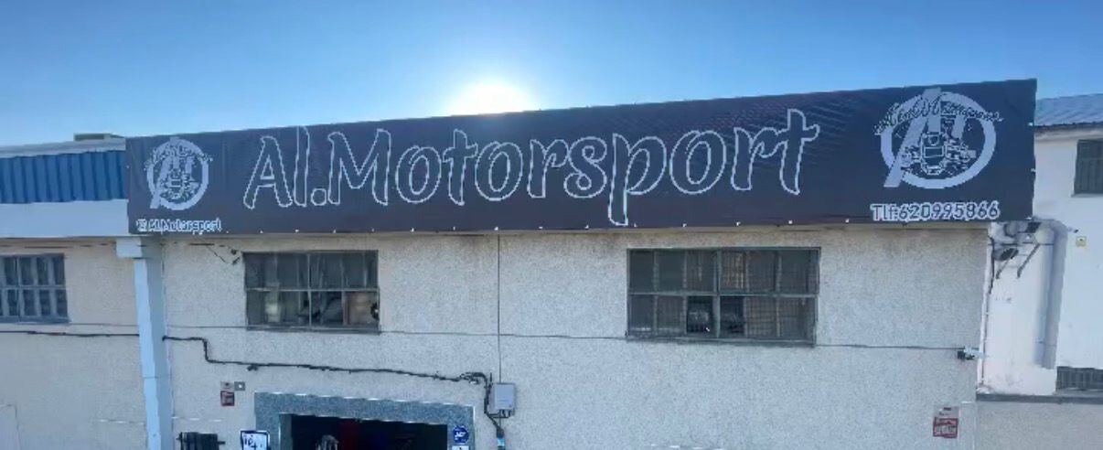 Rótulo de fachada hecho por el taller para AJ Motorsport